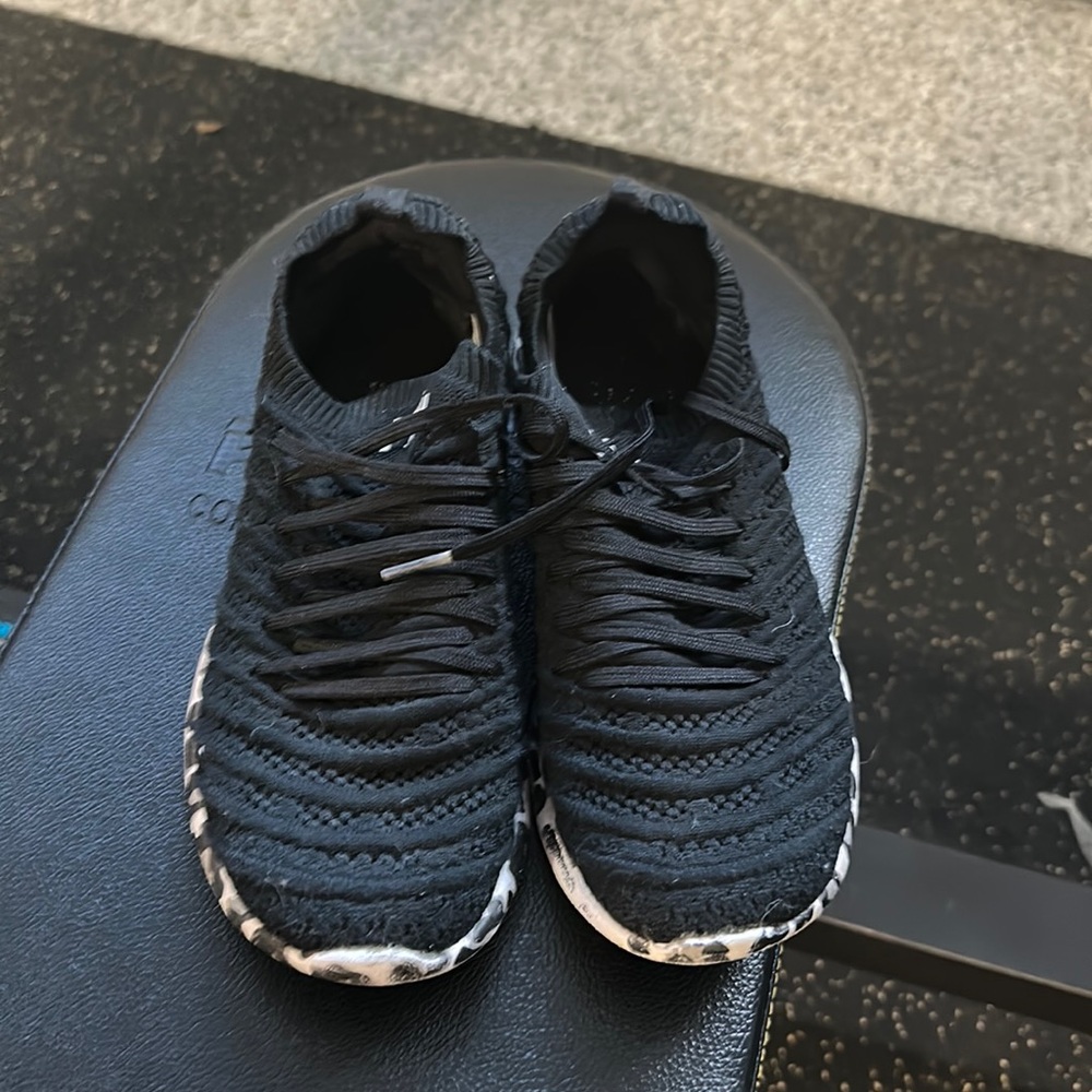 APL women black work out sneaker size 6.5.